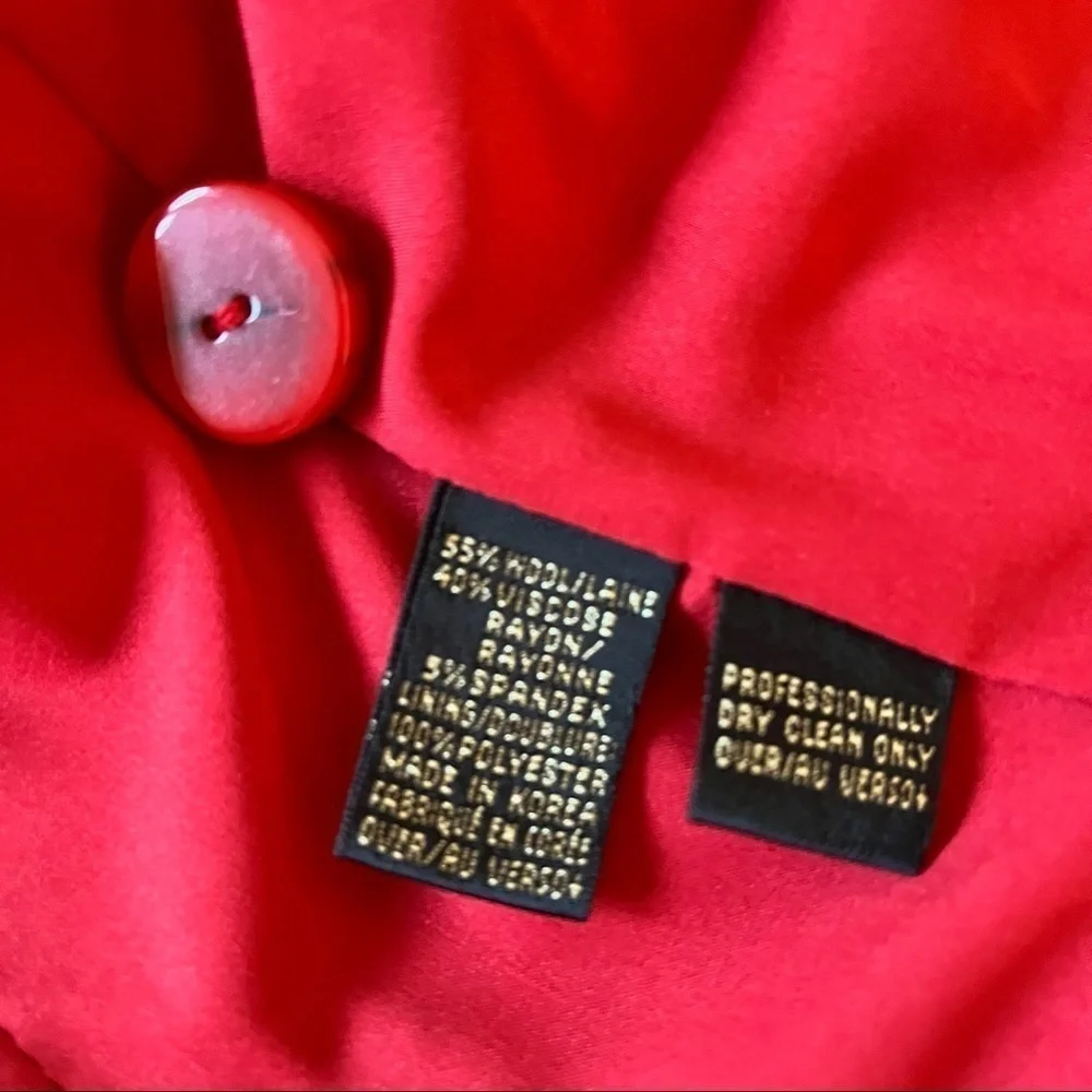 Vintage Dana Buchman red 2-piece skirt suit, front button. Size 10P